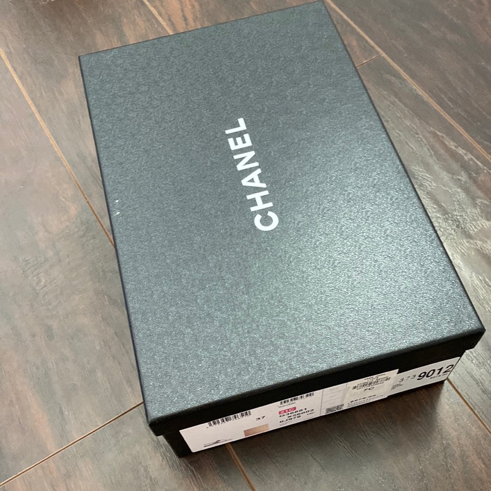 Chanel shoe box